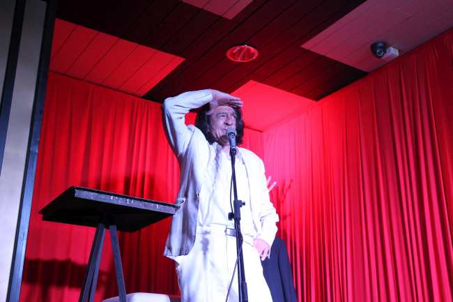 Haris Burina na sceni