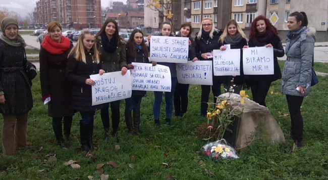 Na spomeniku Matei Jurić