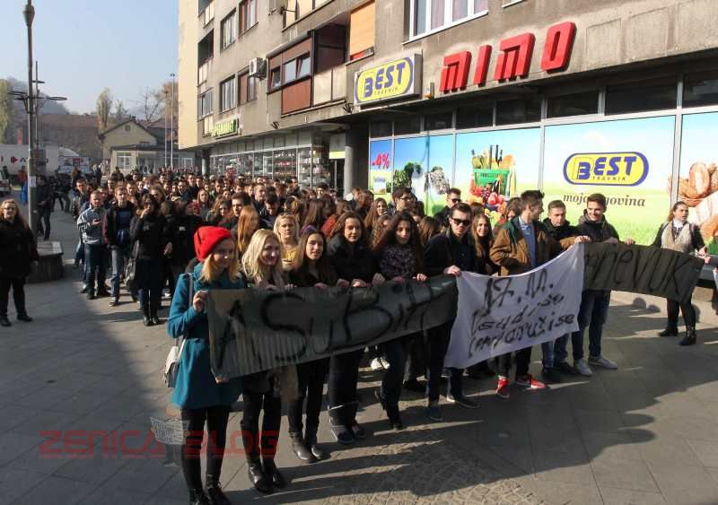 Defile centrom grada