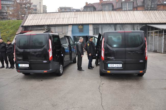 Dva kombija za specijalce