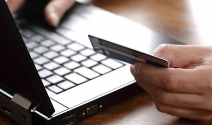 Svaki drugi stanovnik EU kupuje online