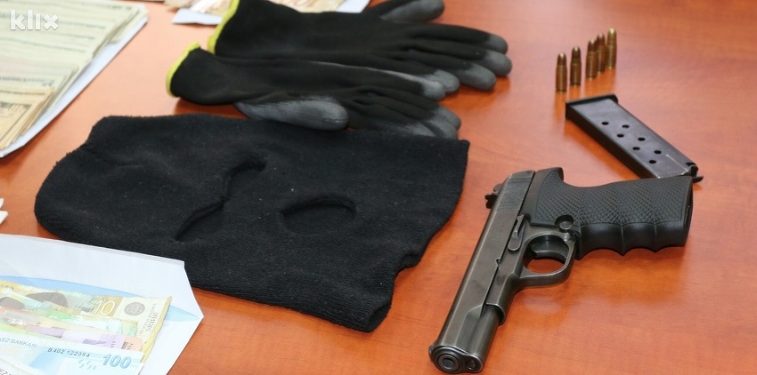 Sve više građana traži dozvolu za oružje