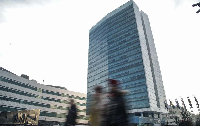 Državne institucije i firme u BiH imaju 240.000 zaposlenih