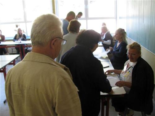 Glasanje putem mobilnih timova