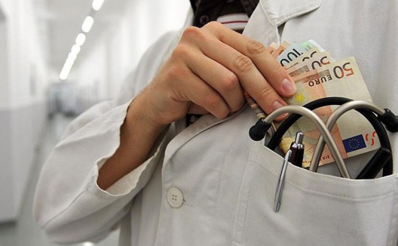 Kako smo sistematski uništeni podmazivanjem i čašćavanjem