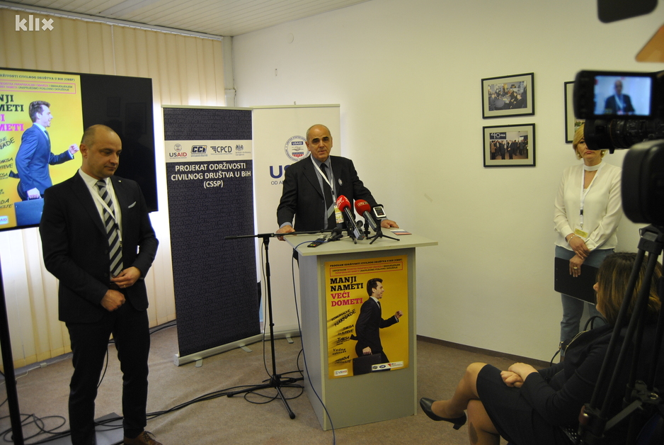 Postoji više od 500 parafiskalnih naknada koje opterećuju privrednike u BiH