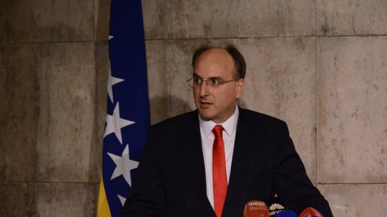 Vozila funkcionera i dalje imaju prednost ispred kola Hitne pomoći