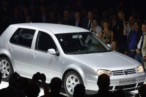 Ministarstvo prodaje četiri vozila